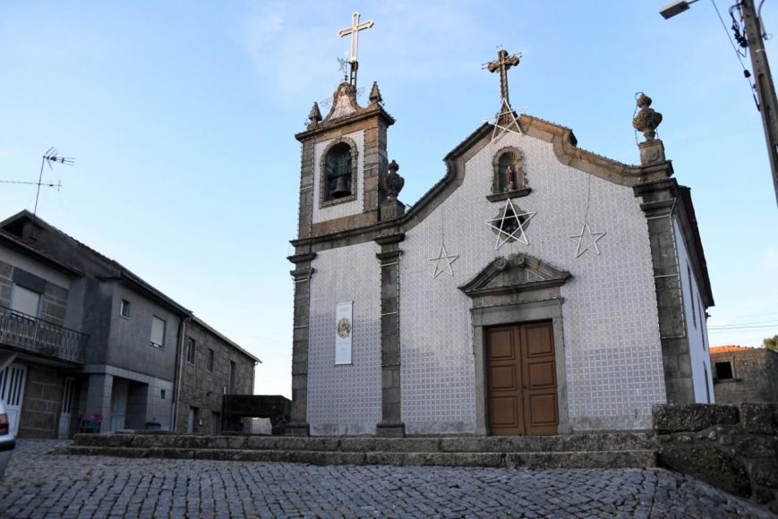 Adro da Igreja de Sezures vai ser requalificado