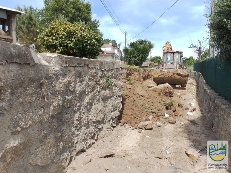 Alargamento e construção de muros de suporte na Rua da Igreja em Arnoso Santa Eulália 