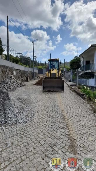  Ligação da rede de saneamento na Avenida Nova em Sezures