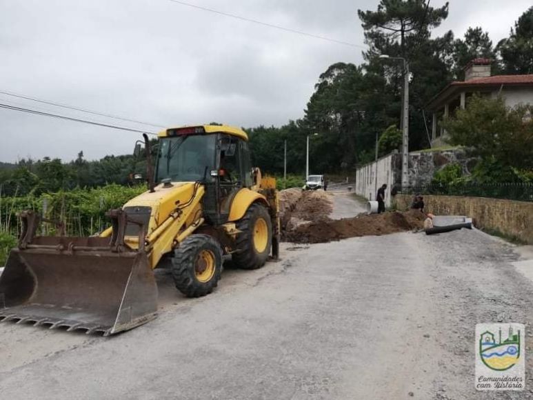 Ligação da rede de saneamento na Rua Dr. Antero Martins e na Rua do Mosteiro em Arnoso Santa Eulália