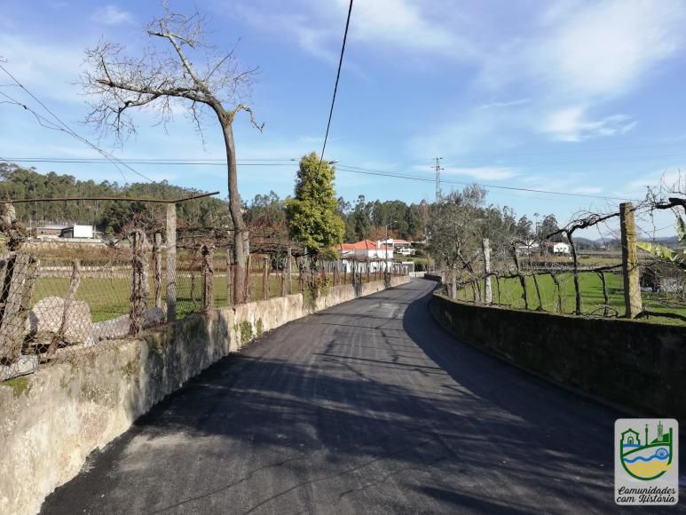 Alargamento e pavimentação da Rua do Rio em Arnoso Santa Maria