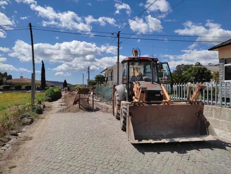 Ligação da rede pública de abastecimento de água - Avenida da Agra, Rua de Casais e Avenida de Casais em Sezures